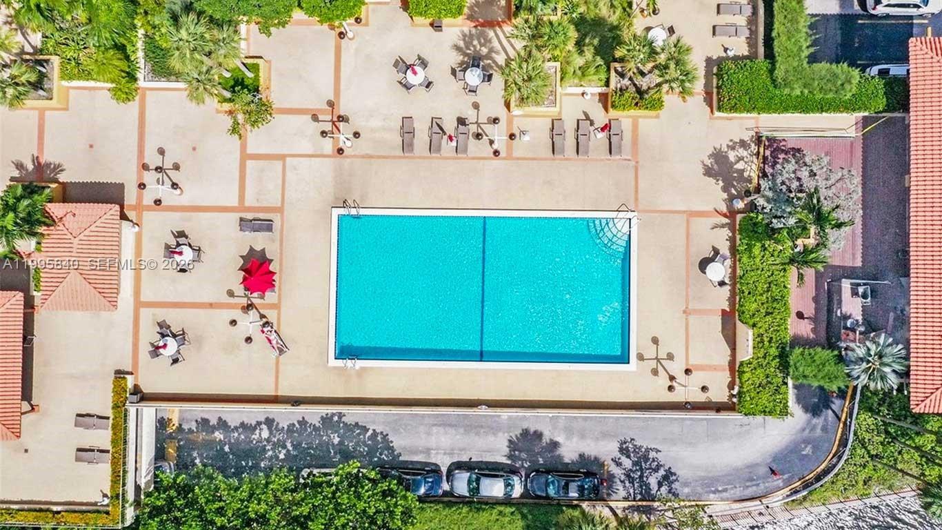 WINSTON TOWERS 700 CONDO - Residential