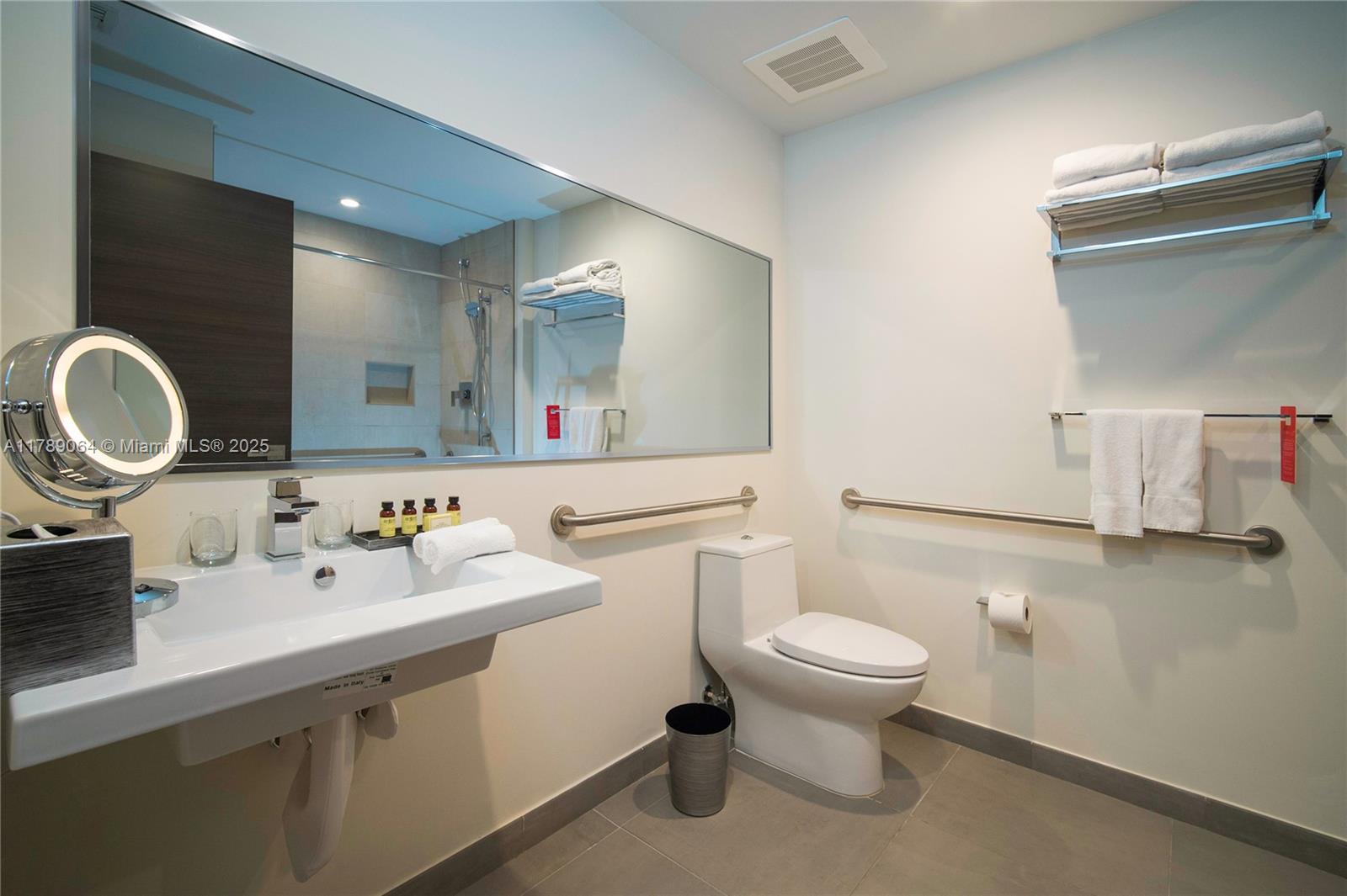 COSTA HOLLYWOOD CONDO - Residential