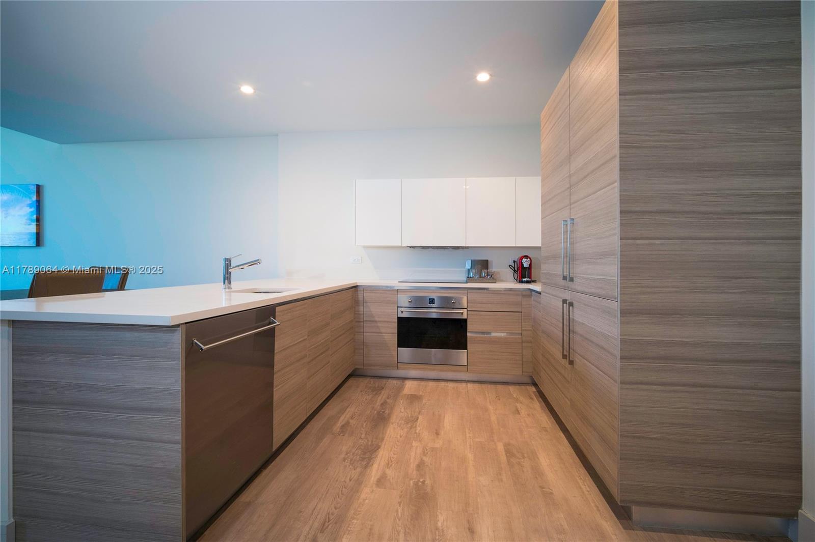 COSTA HOLLYWOOD CONDO - Residential