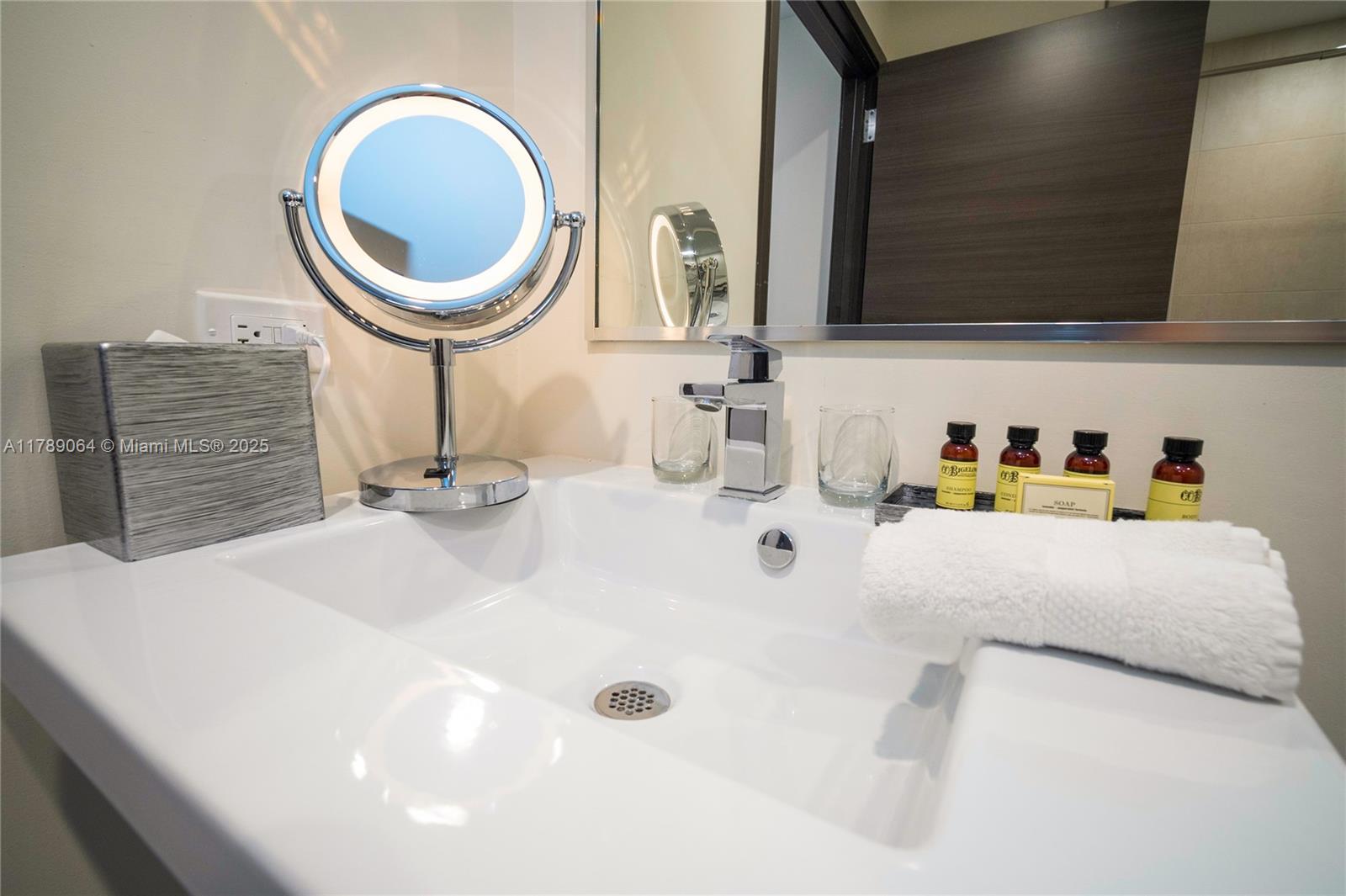 COSTA HOLLYWOOD CONDO - Residential
