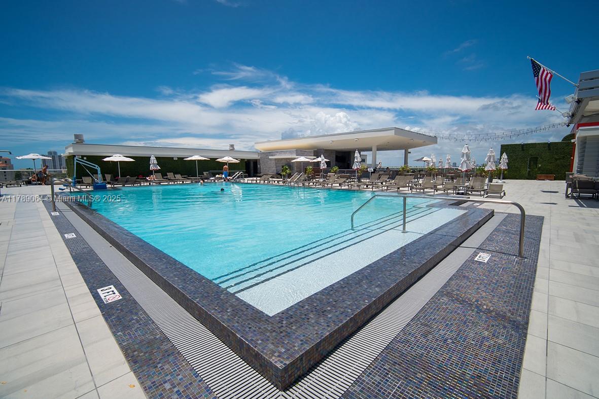 COSTA HOLLYWOOD CONDO - Residential