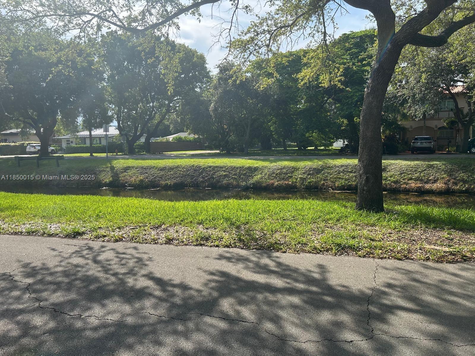 COUNTRY CLUB ESTATES SEC - Residential