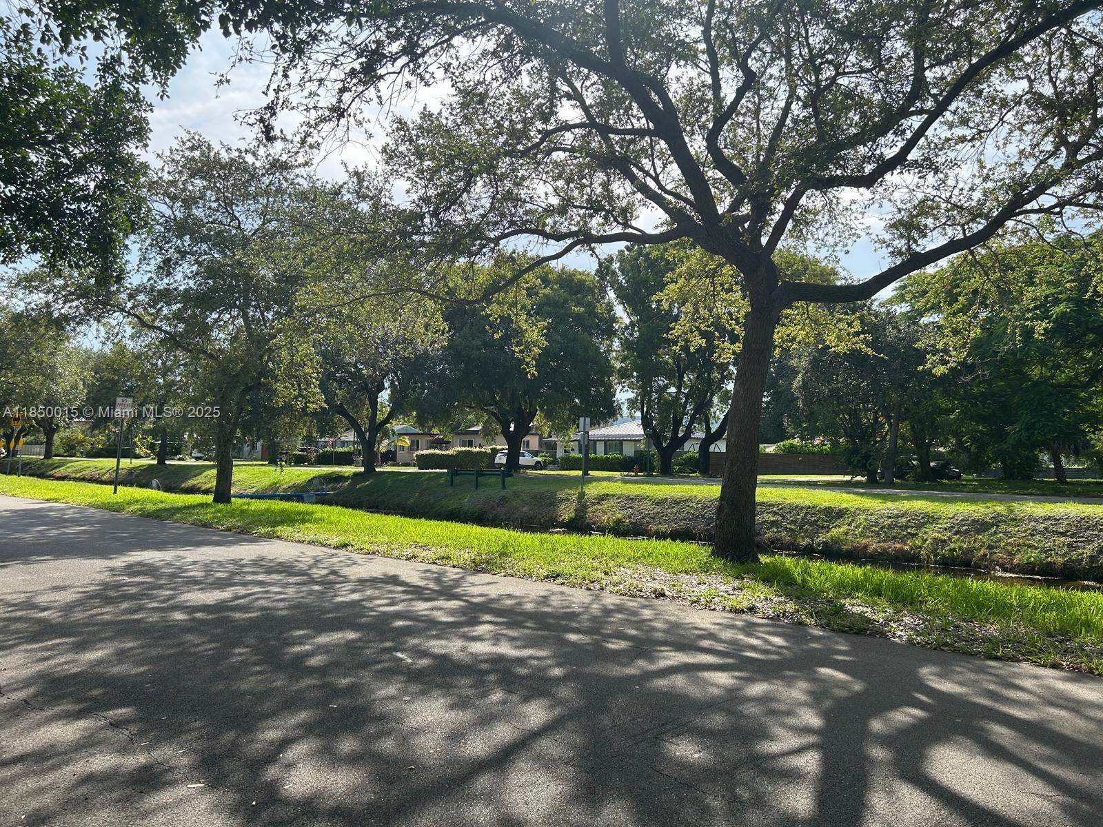 COUNTRY CLUB ESTATES SEC - Residential