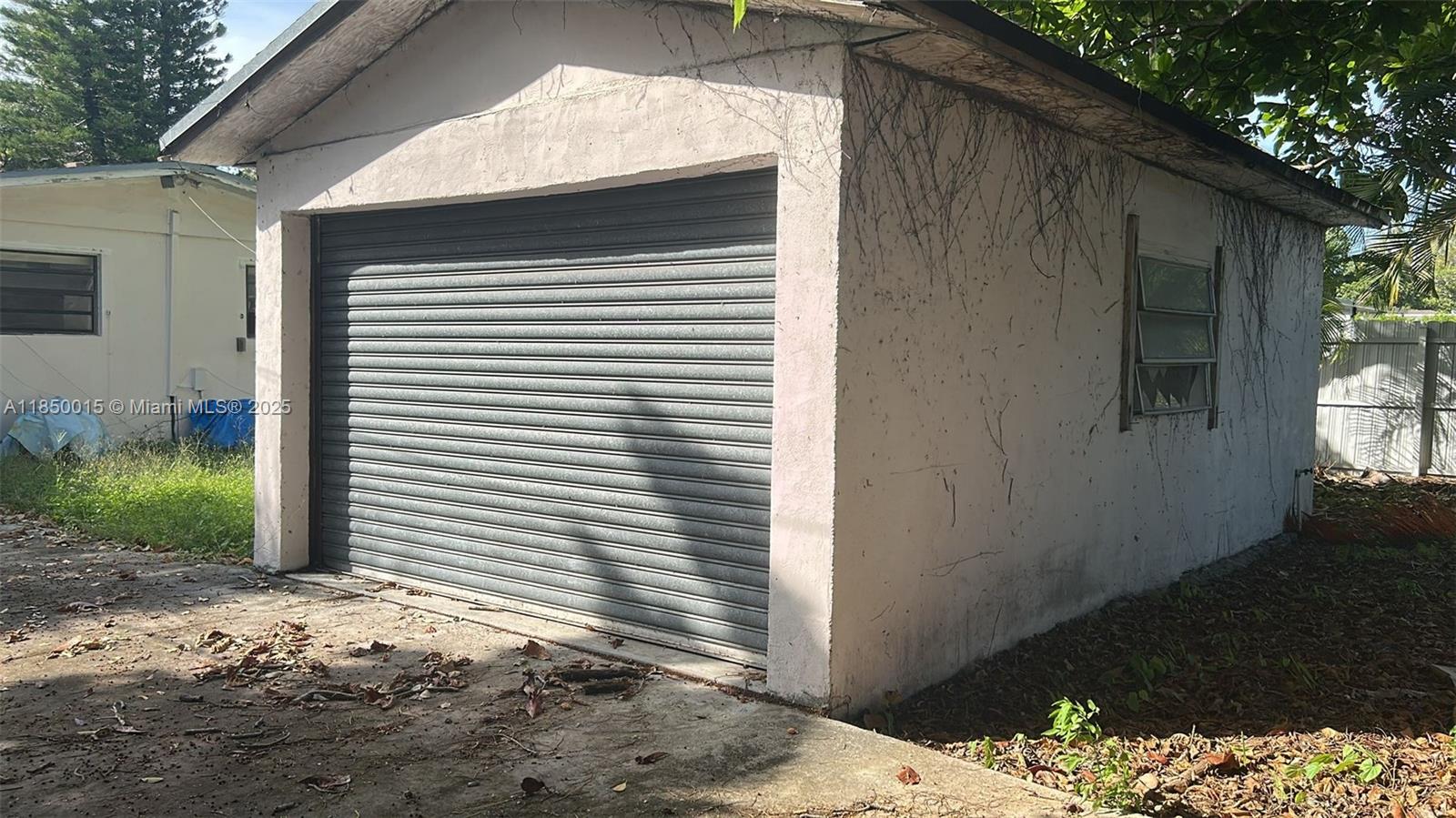 COUNTRY CLUB ESTATES SEC - Residential