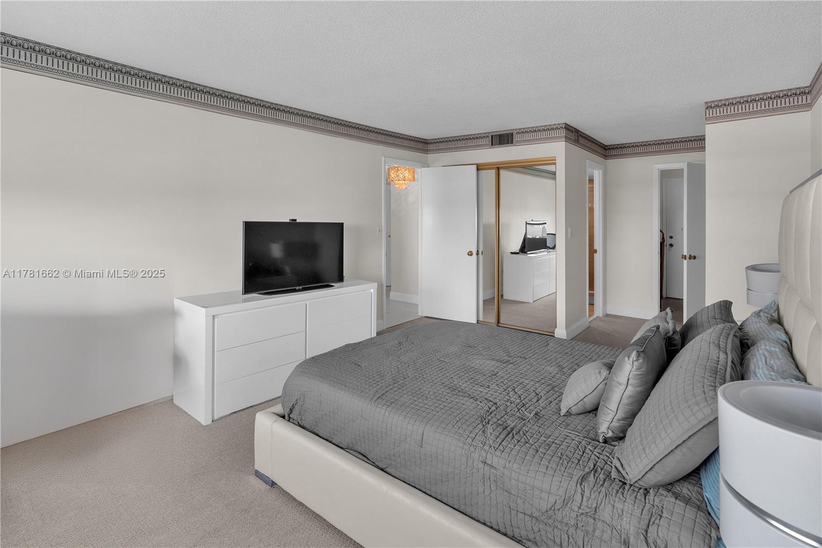 COMMODORE PLAZA CONDO - Residential