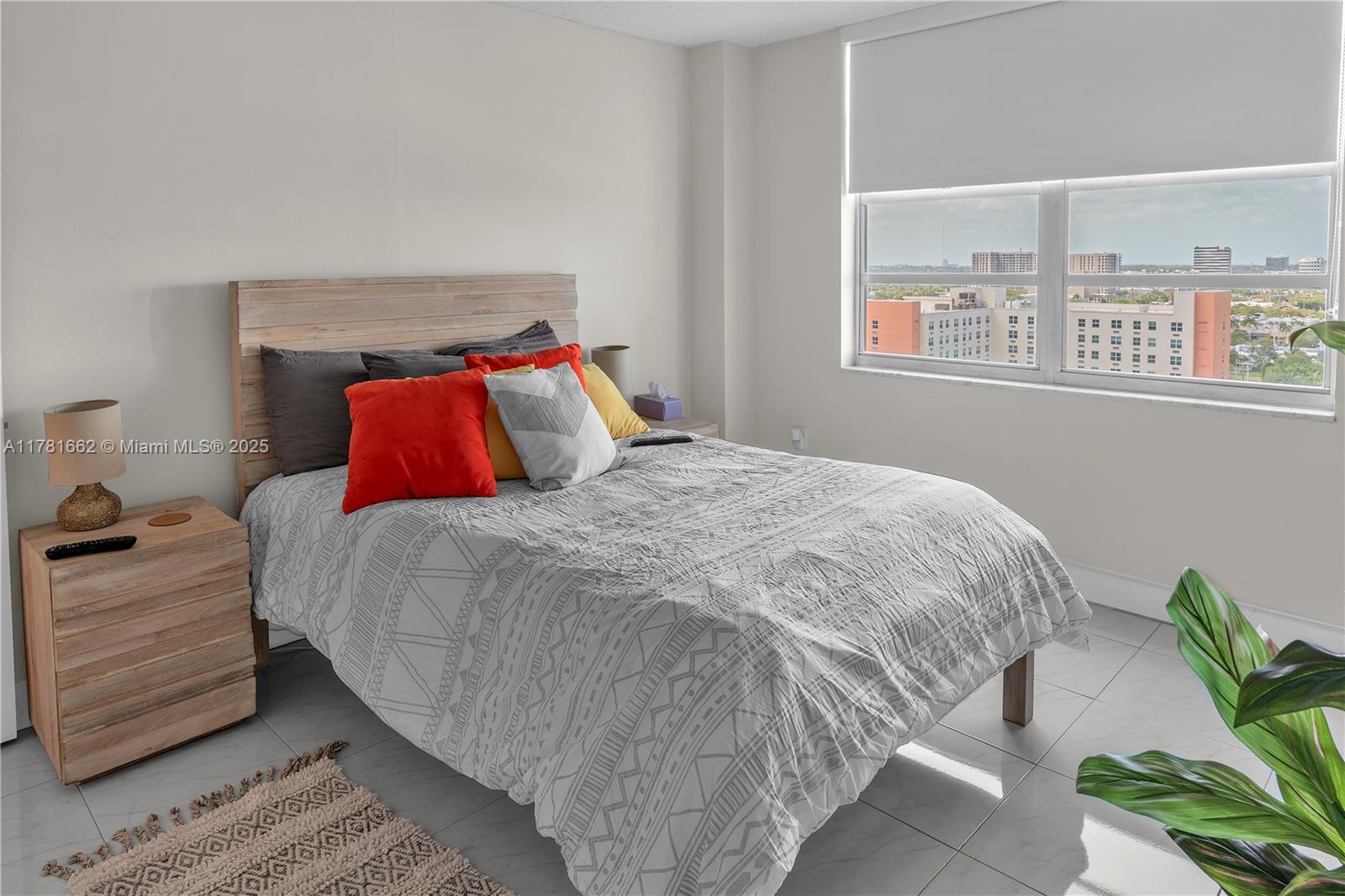 COMMODORE PLAZA CONDO - Residential