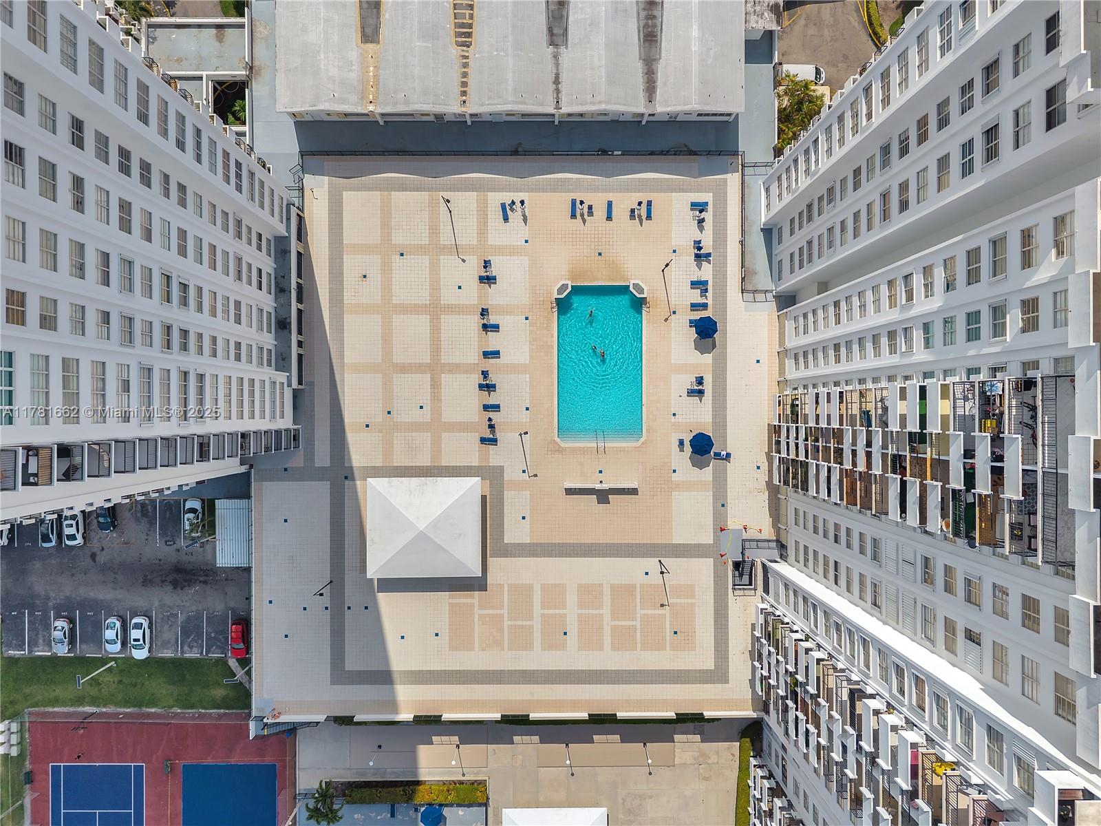 COMMODORE PLAZA CONDO - Residential