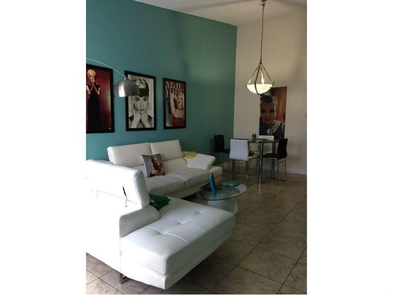 THE VILLAGES OF RENAISSAN - Residential Lease