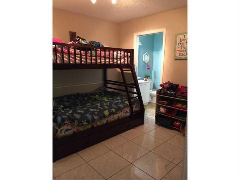 THE VILLAGES OF RENAISSAN - Residential Lease