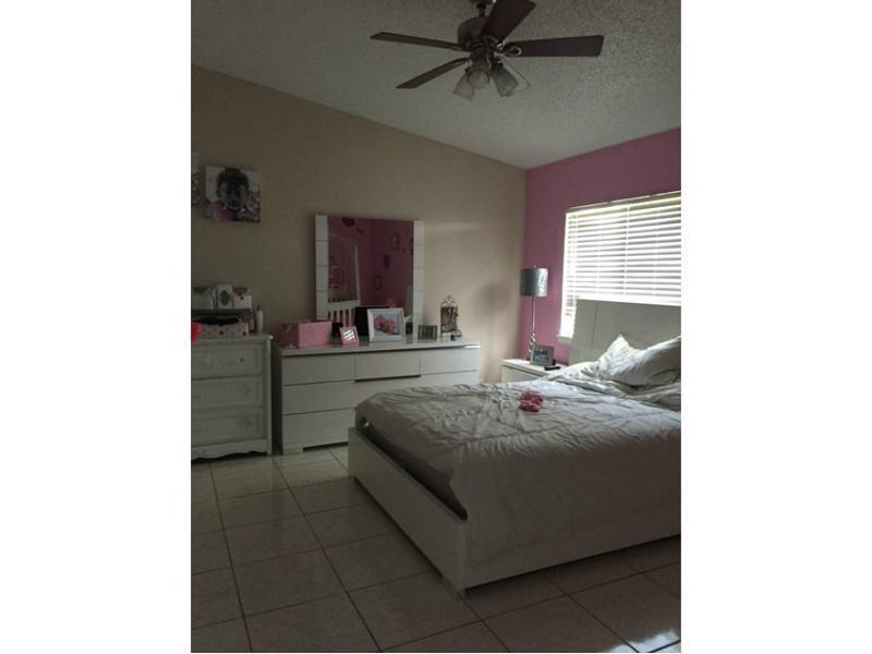 THE VILLAGES OF RENAISSAN - Residential Lease