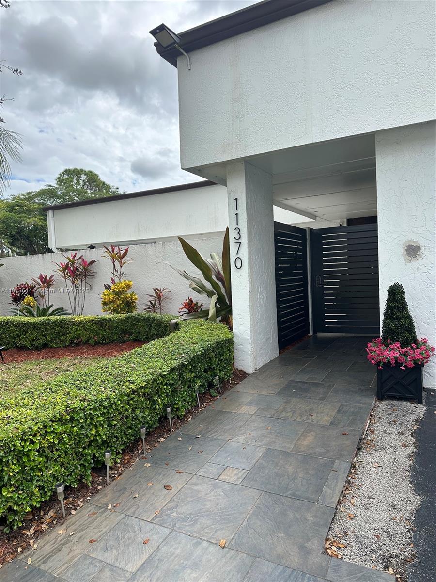 KILLIAN PINES 1ST ADDN - Residential