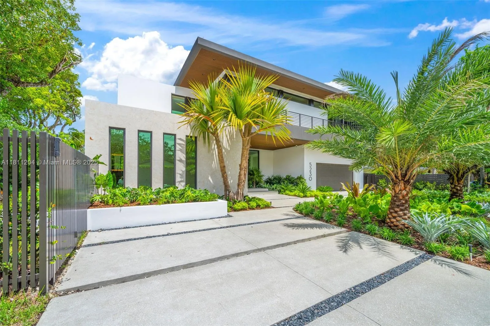 Miami, Florida 33143, United States, 7 Bedrooms Bedrooms, ,8 BathroomsBathrooms,Residential,Coming Soon,139840