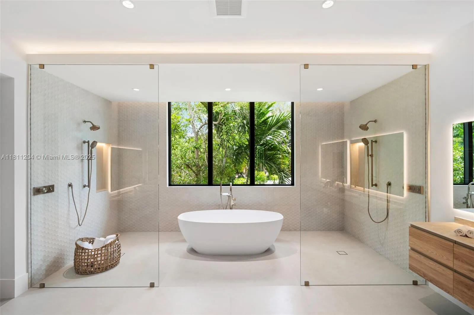 Miami, Florida 33143, United States, 7 Bedrooms Bedrooms, ,8 BathroomsBathrooms,Residential,Coming Soon,139840