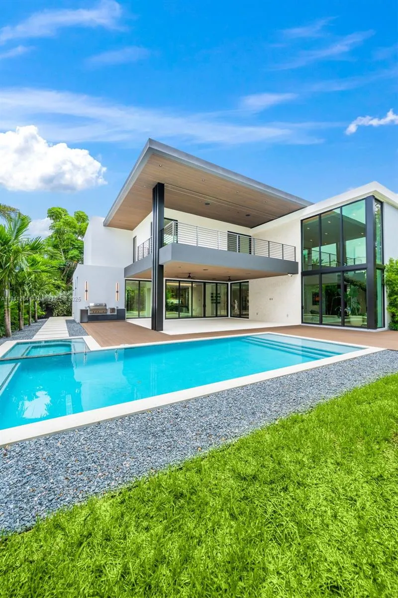 Miami, Florida 33143, United States, 7 Bedrooms Bedrooms, ,8 BathroomsBathrooms,Residential,Coming Soon,139840