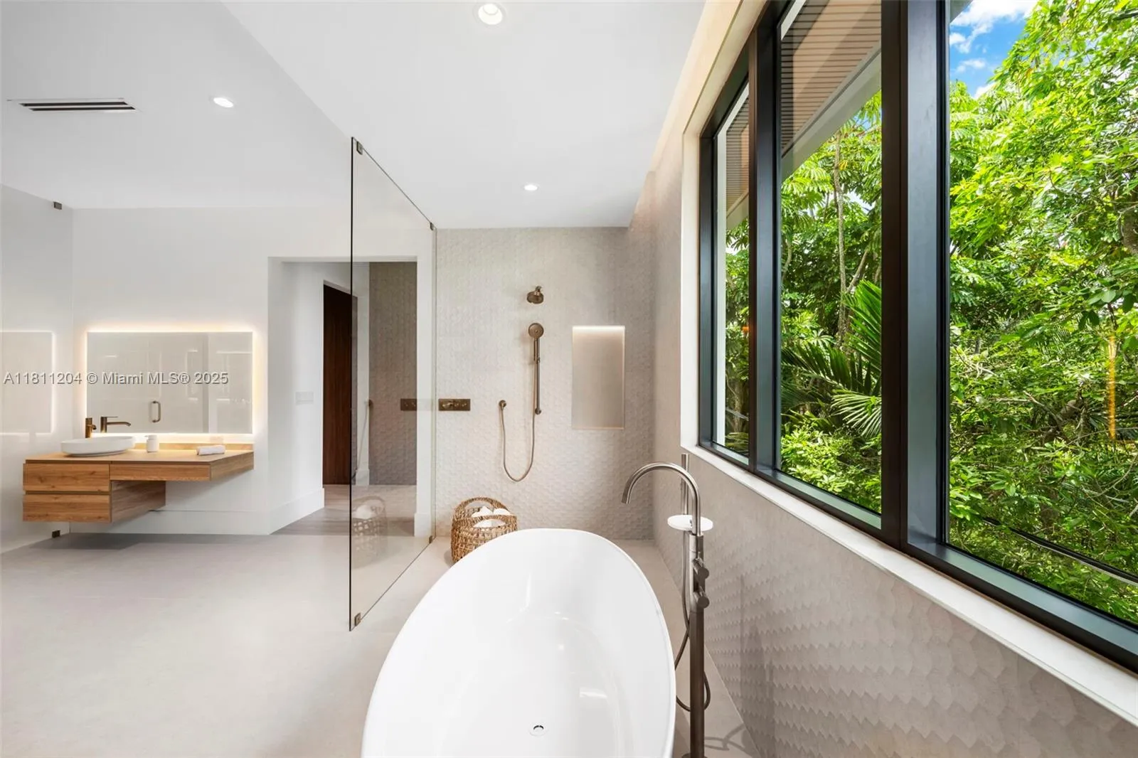 Miami, Florida 33143, United States, 7 Bedrooms Bedrooms, ,8 BathroomsBathrooms,Residential,Coming Soon,139840