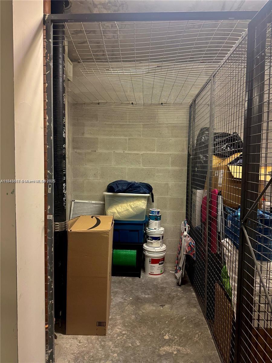 DUO CONDOMINIUM WEST - Residential