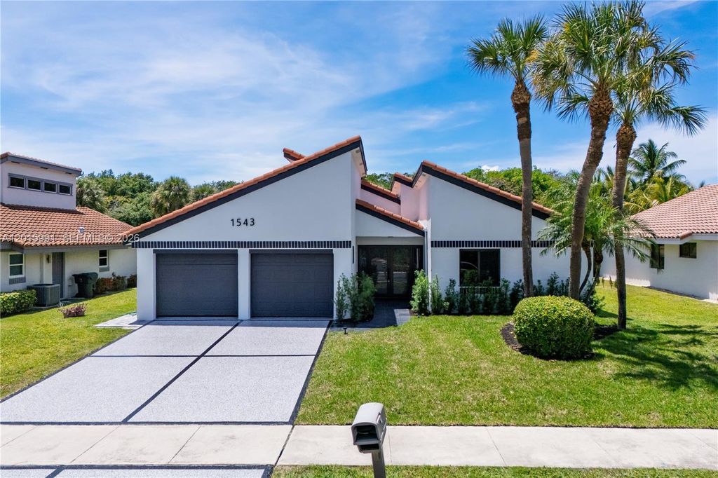 Photo of 1543 SW 1st Ave, Boca Raton, FL 33432 (MLS # A12015991)
