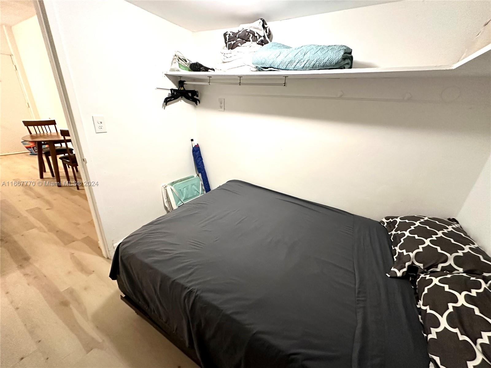 DIPLOMAT GOLF & RACQUET C - Residential