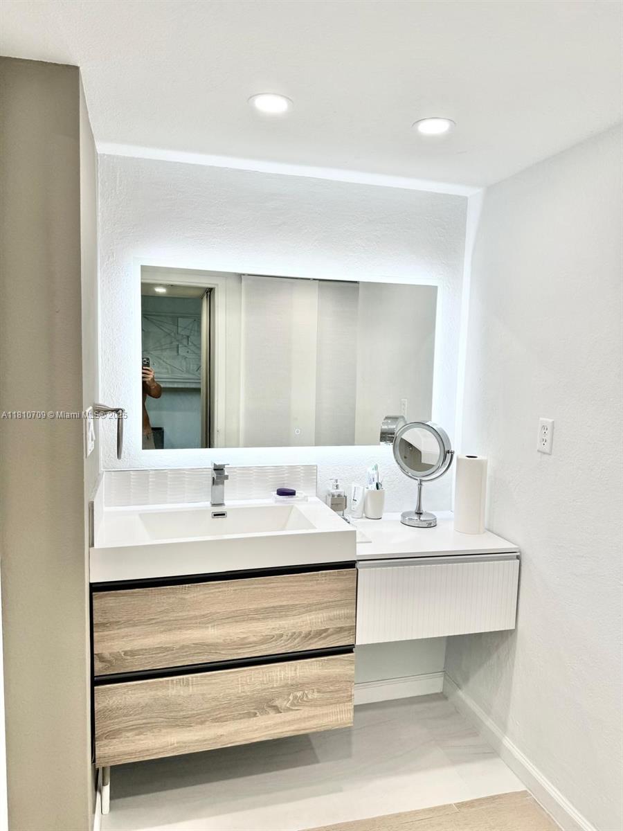 BONAVISTA CONDO - Residential