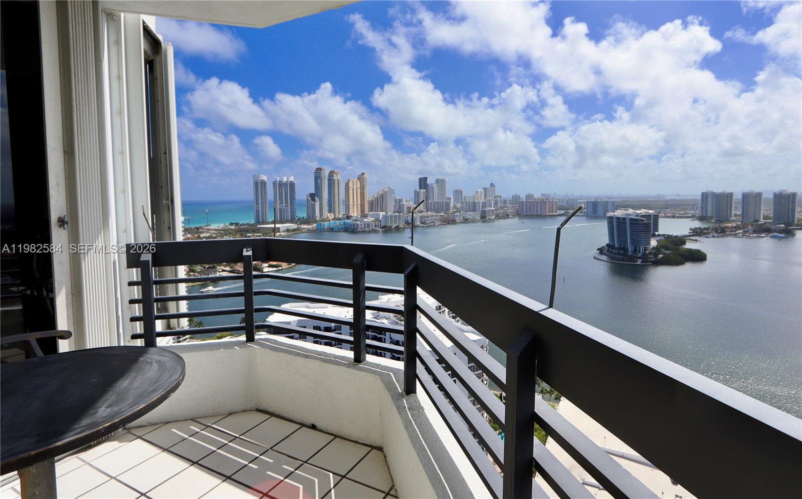 MYSTIC POINTE TOWER 400 C - Residential