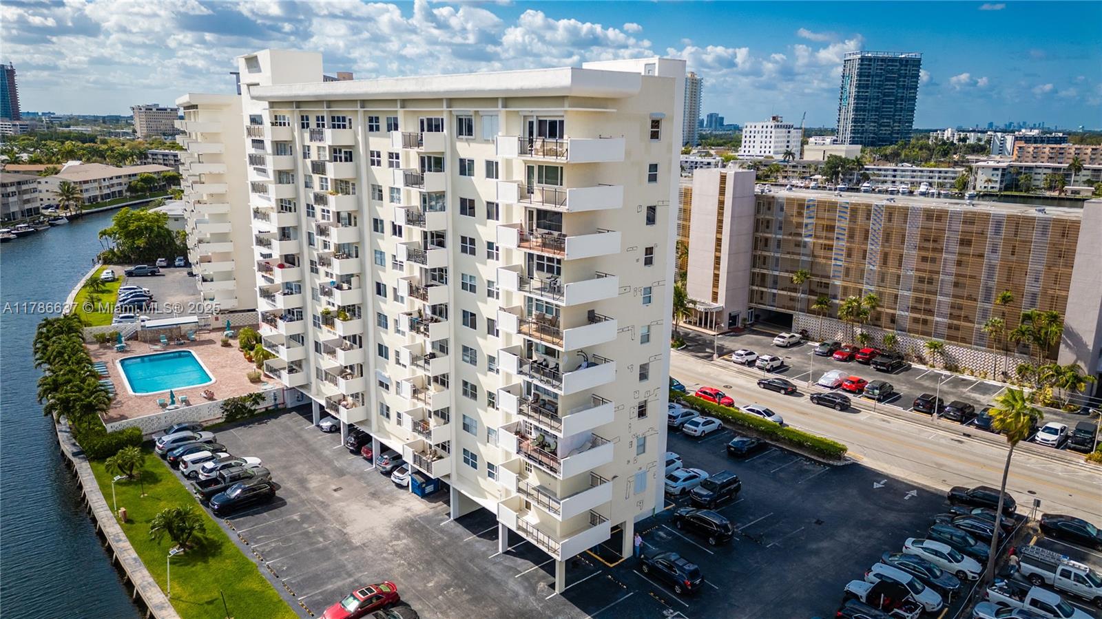 401 Golden Isles Dr 1012