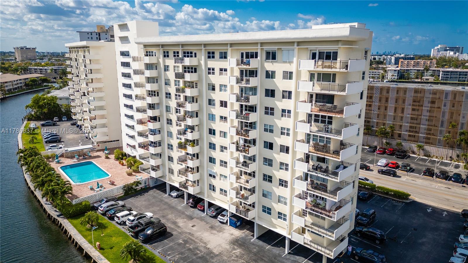 401 Golden Isles Dr 1012