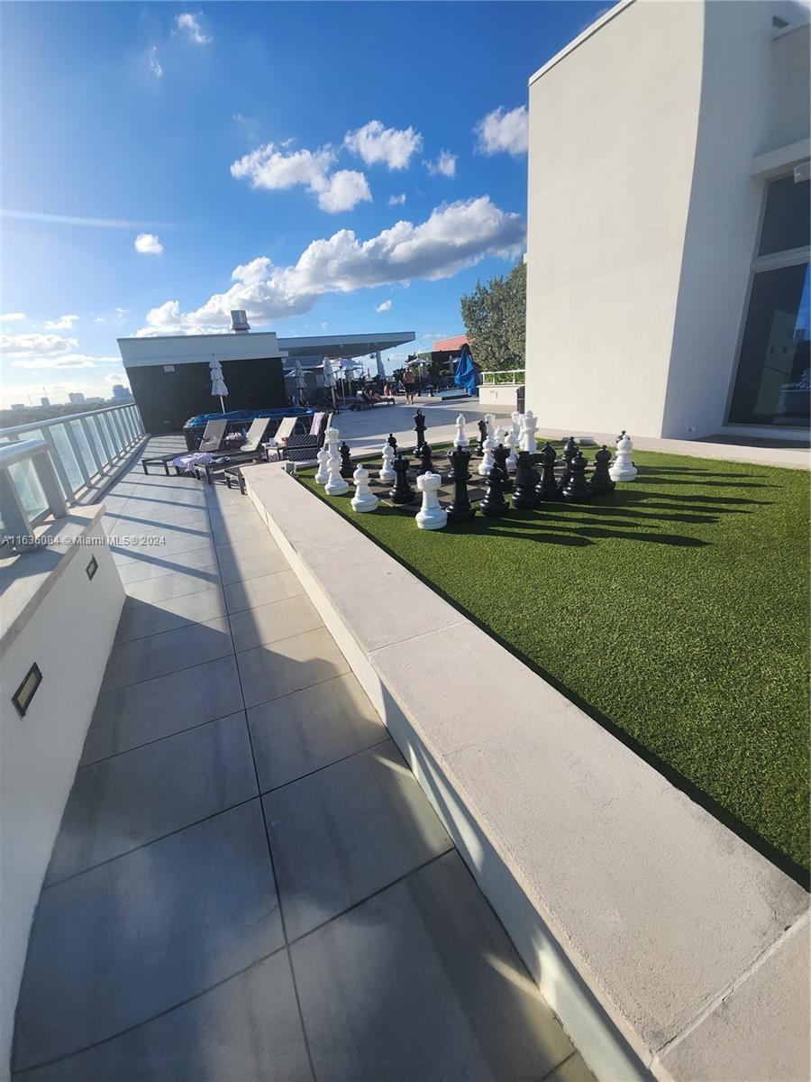 COSTA HOLLYWOOD CONDO - Residential