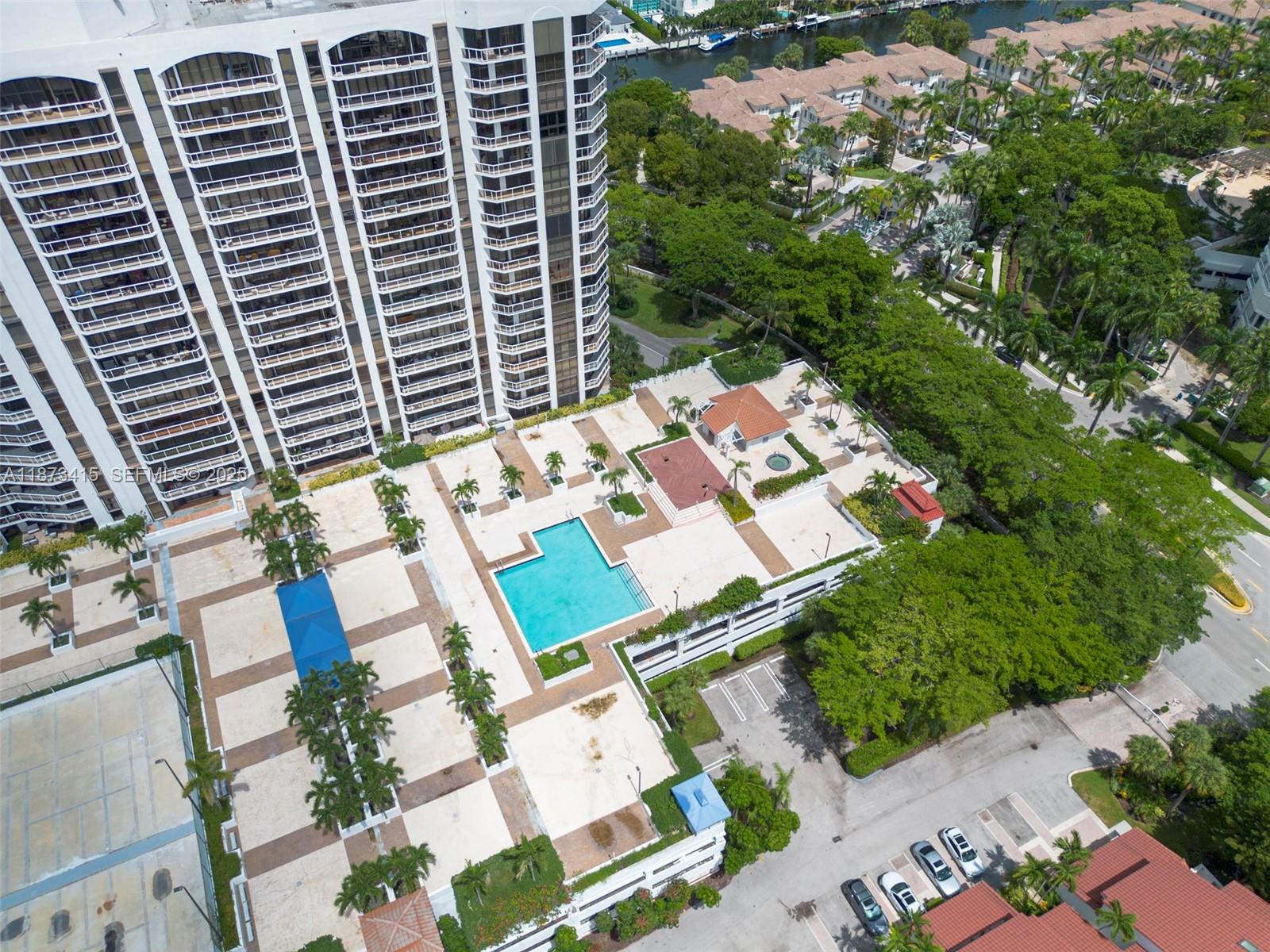 HARBORSIDE AT THE WATERWA - Residential