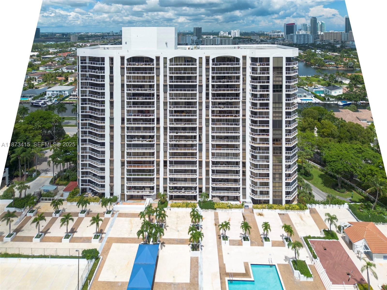 HARBORSIDE AT THE WATERWA - Residential