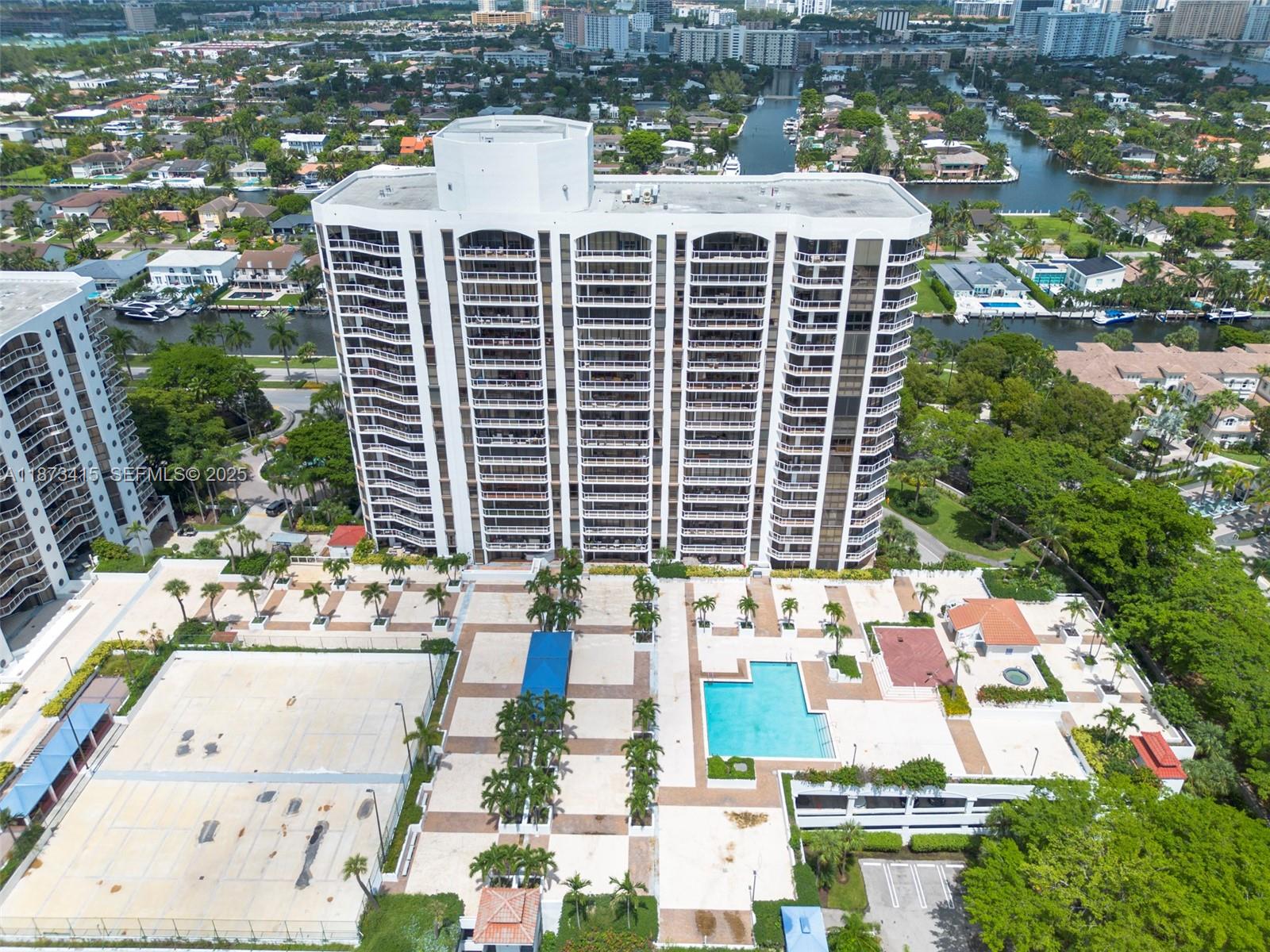 HARBORSIDE AT THE WATERWA - Residential