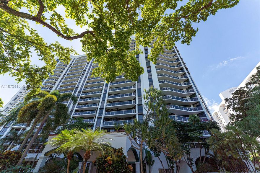 Beautiful Corner apartment, features elegant parquet flooring throughout and offers a bright living room filled with natural light, along with a dining area ideal for hosting family gatherings. The kitchen includes a charming breakfast nook, perfect for casual meals. A spacious balcony, accessible from every room, enhances the home’s appeal.
The property also includes two covered parking spaces. Amenities include: 2 heated swimming pools, spa/sauna, and hot tubs, Tennis courts, fitness center Clubhouse, party room, children’s playroom Library, business center, hobby room and movie theater, 24-hour security, gated access, valet parking, and concierge services.