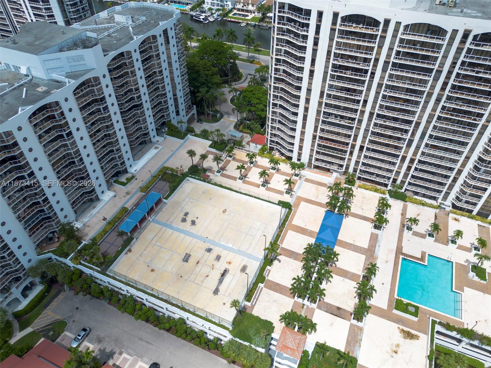 HARBORSIDE AT THE WATERWA - Residential