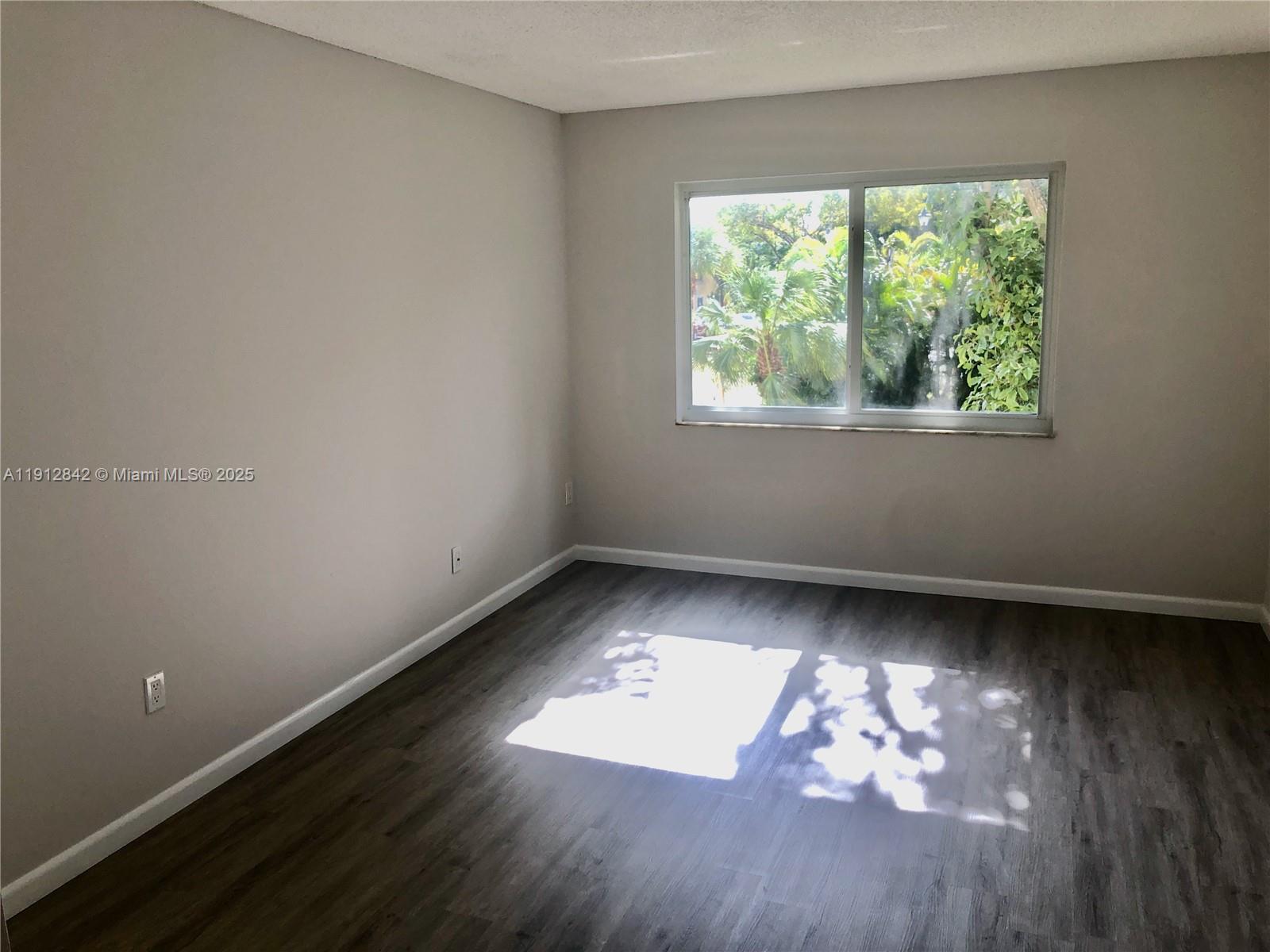 VILLAGE OF KINGS CREEK CO - Residential Lease