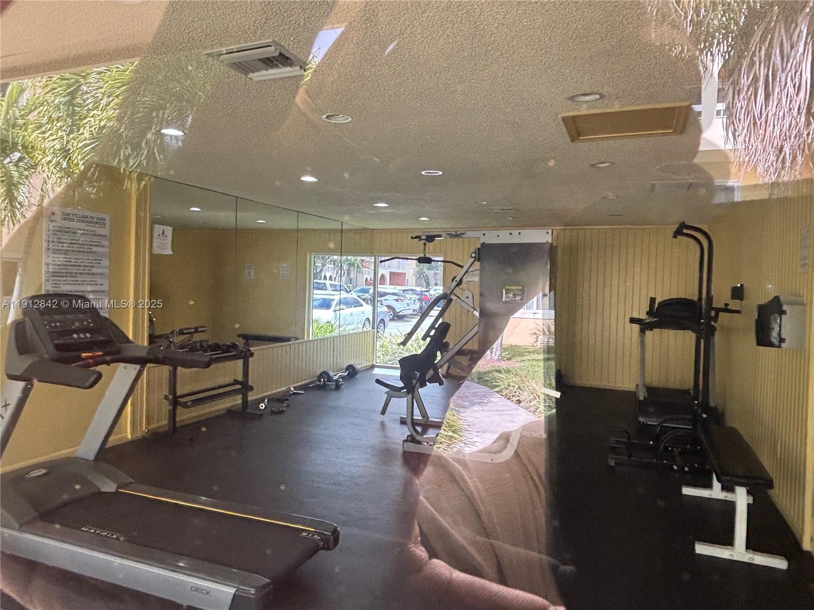 VILLAGE OF KINGS CREEK CO - Residential Lease