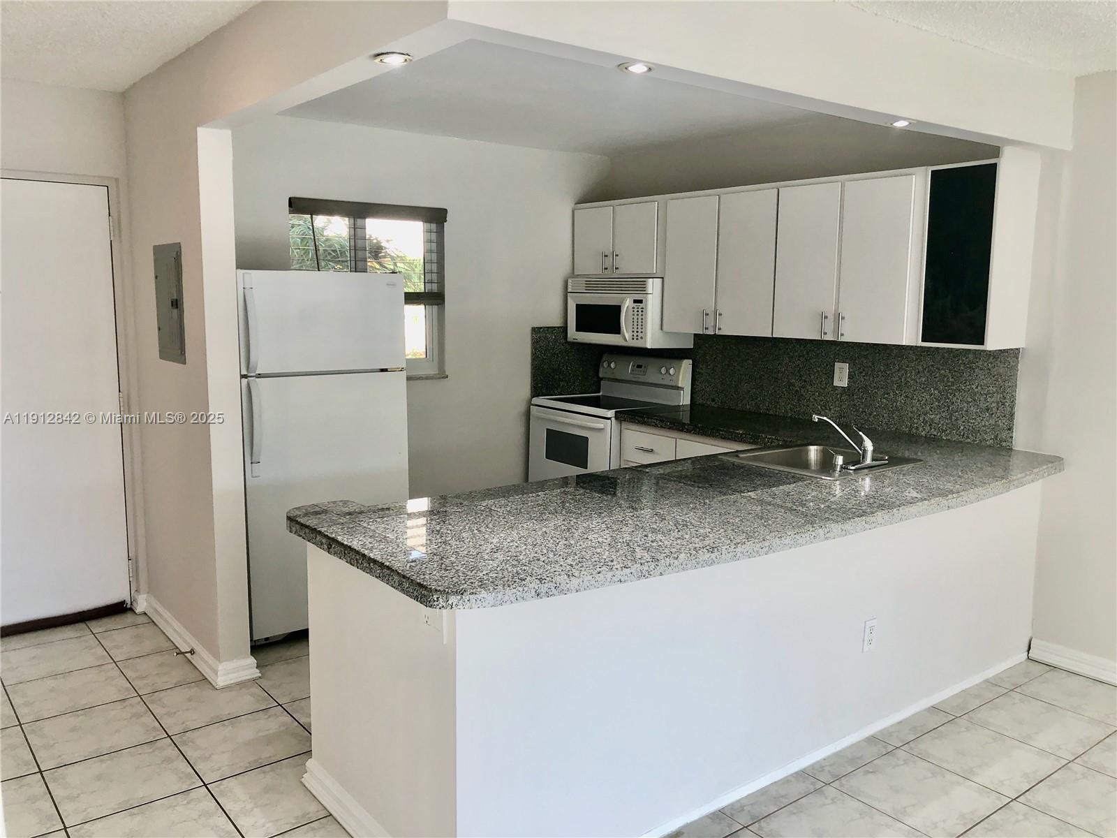 VILLAGE OF KINGS CREEK CO - Residential Lease