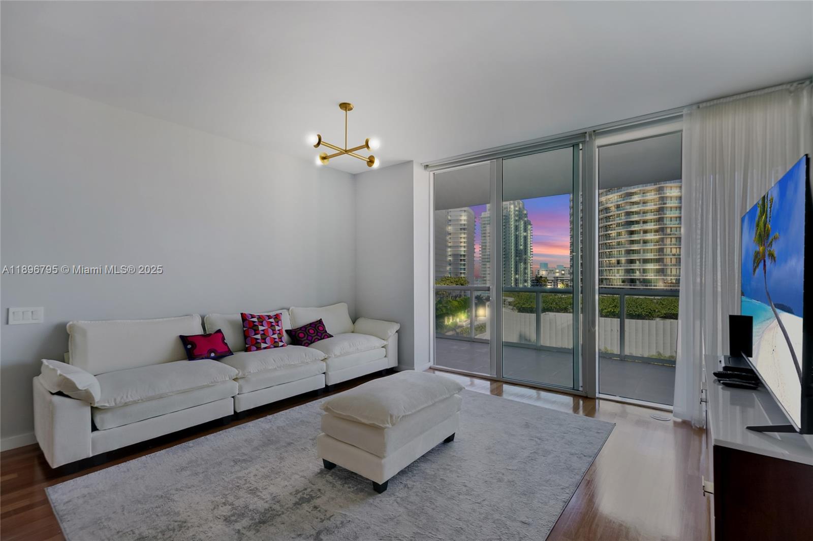 ICON CONDO - Residential