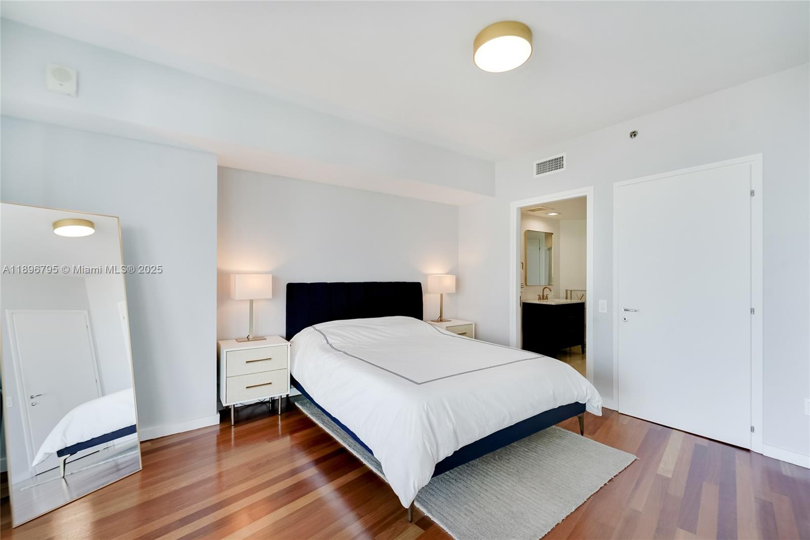ICON CONDO - Residential