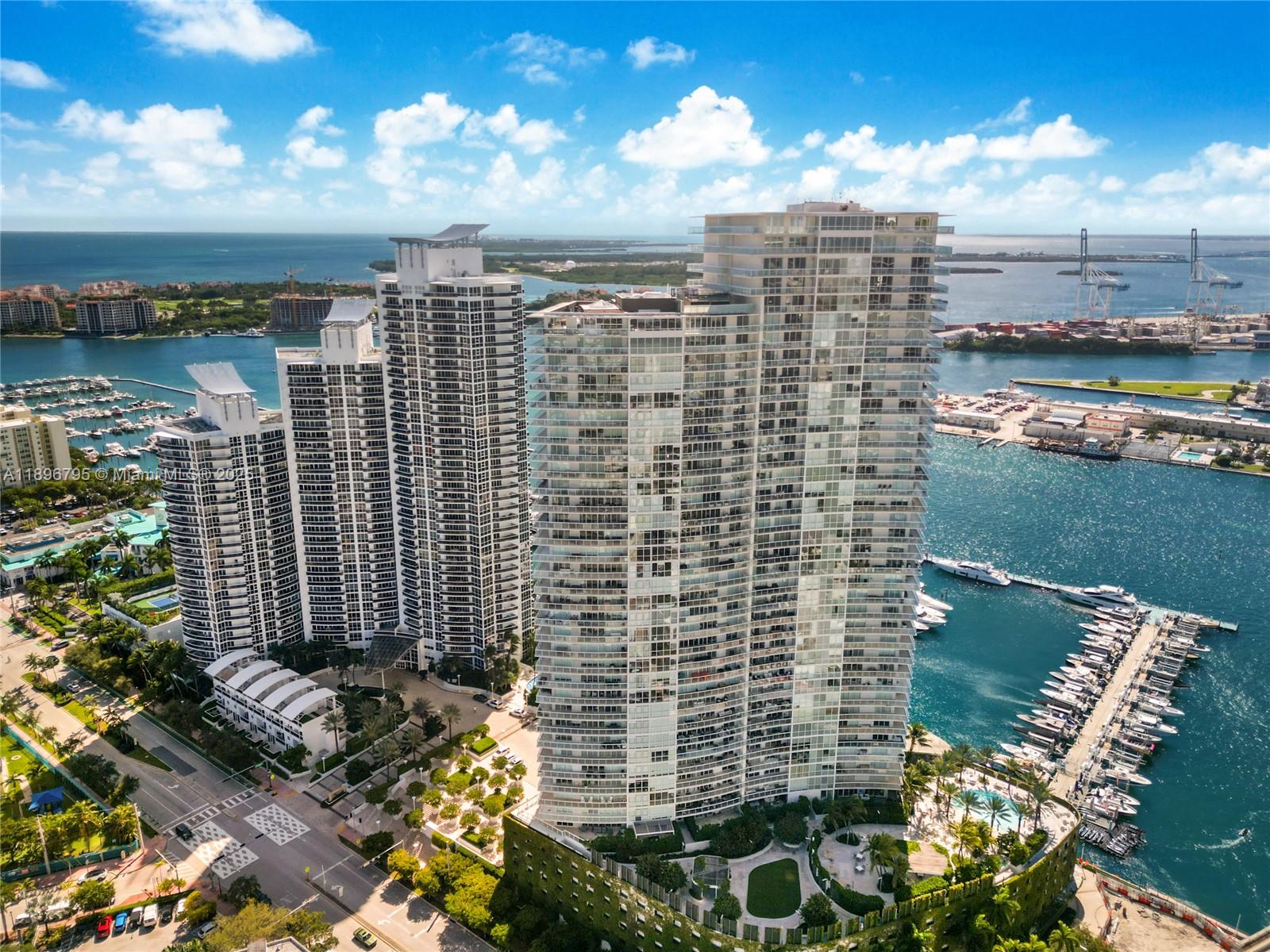 ICON CONDO - Residential