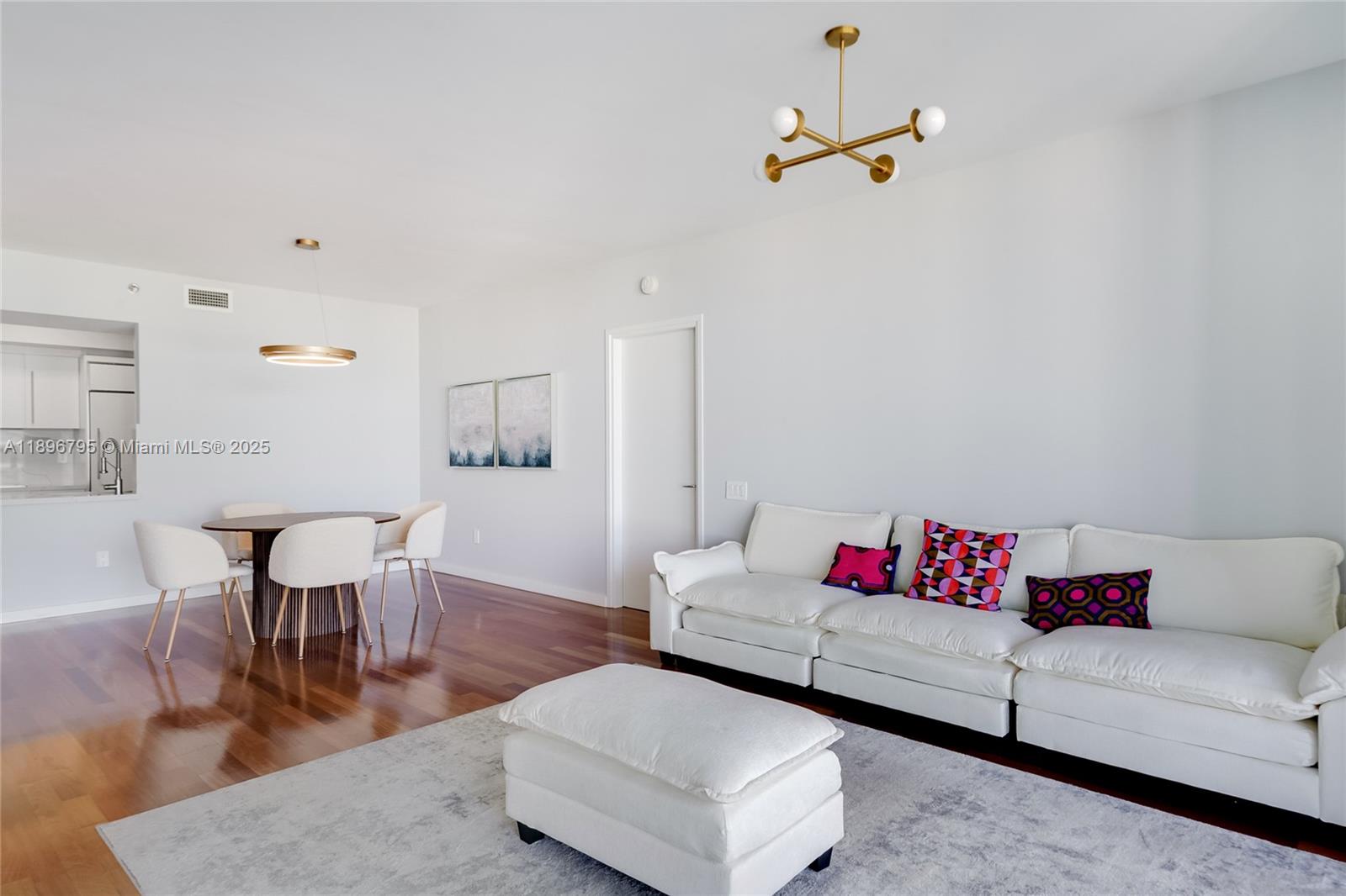 ICON CONDO - Residential
