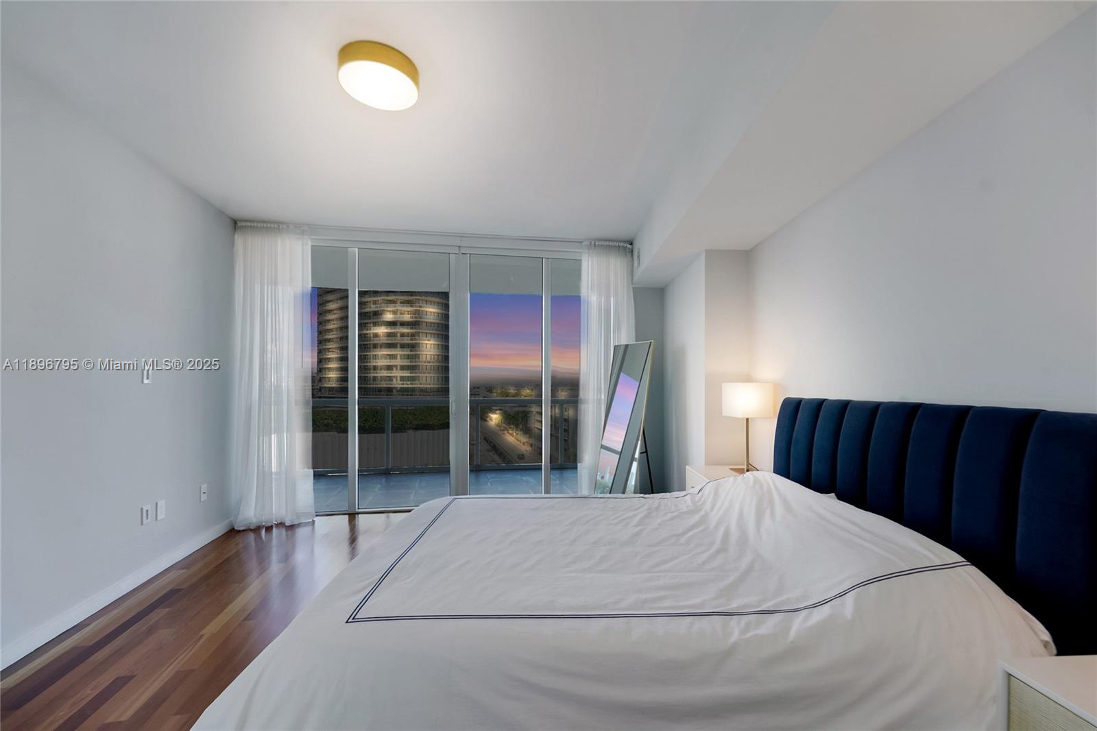 ICON CONDO - Residential