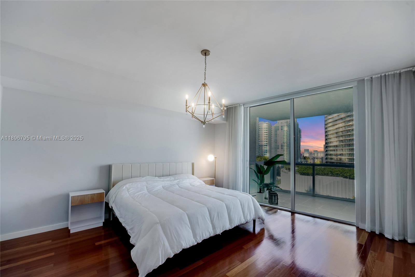 ICON CONDO - Residential