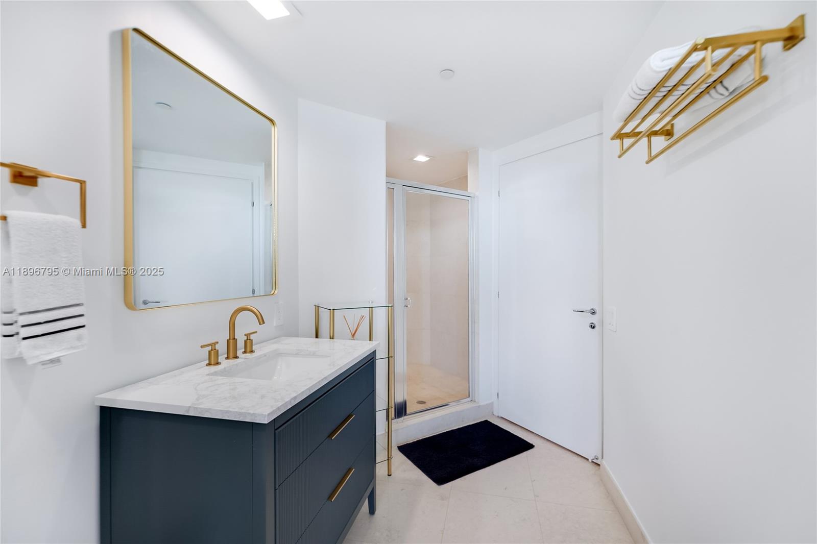 ICON CONDO - Residential