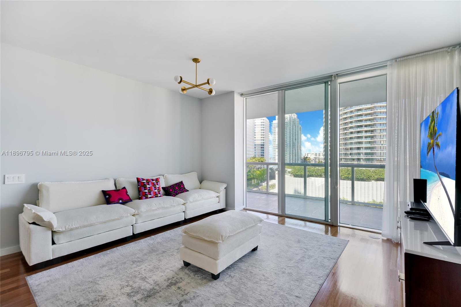 ICON CONDO - Residential