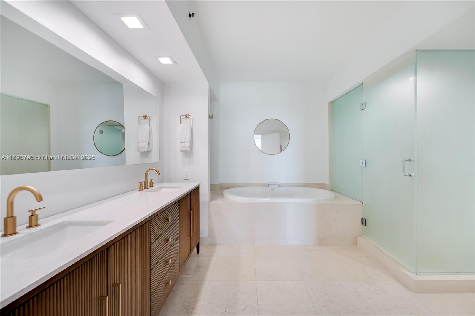 ICON CONDO - Residential