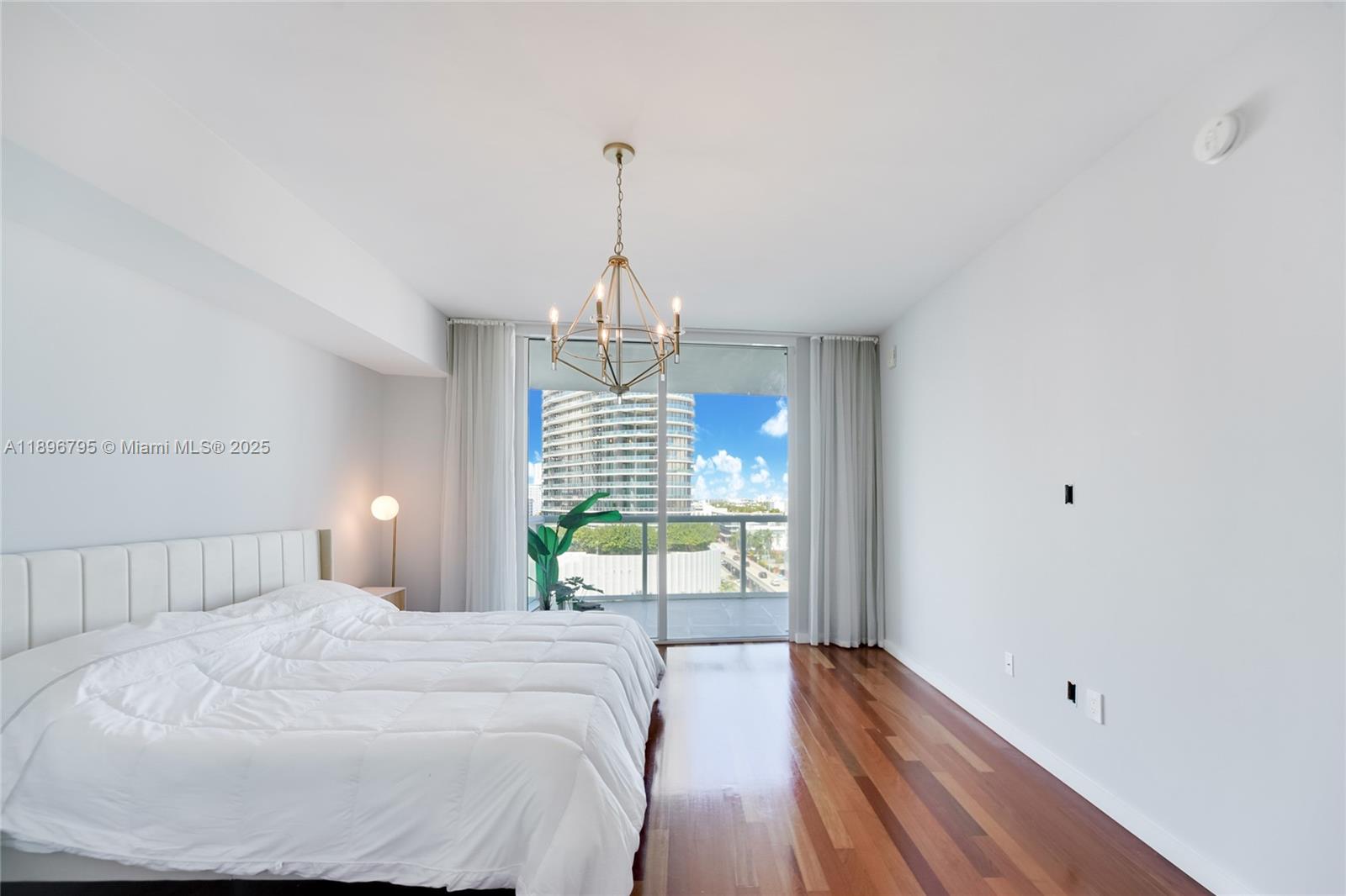 ICON CONDO - Residential