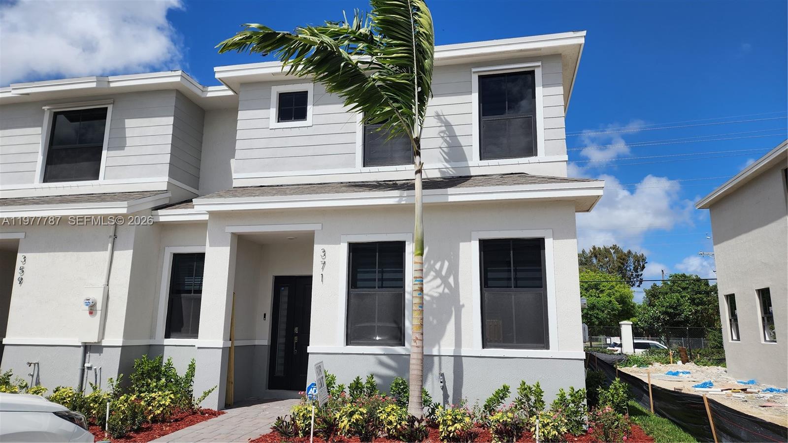 MIAMI LAND AND DEVELOPMENT - Residential Lease