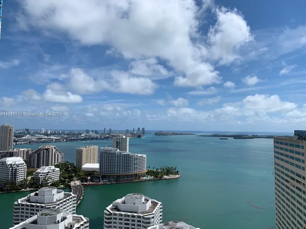 Miami, Florida 33131, United States, 1 Bedroom Bedrooms, ,1 BathroomBathrooms,Residential,Pending,26105