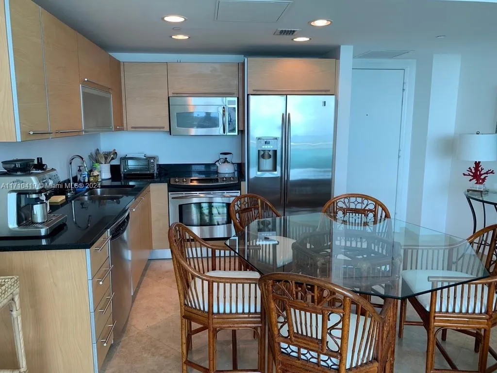 Miami, Florida 33131, United States, 1 Bedroom Bedrooms, ,1 BathroomBathrooms,Residential,Pending,26105