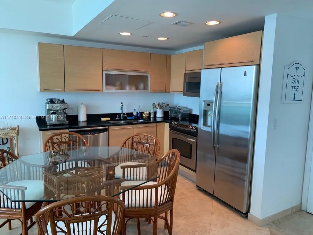 Miami, Florida 33131, United States, 1 Bedroom Bedrooms, ,1 BathroomBathrooms,Residential,Pending,26105