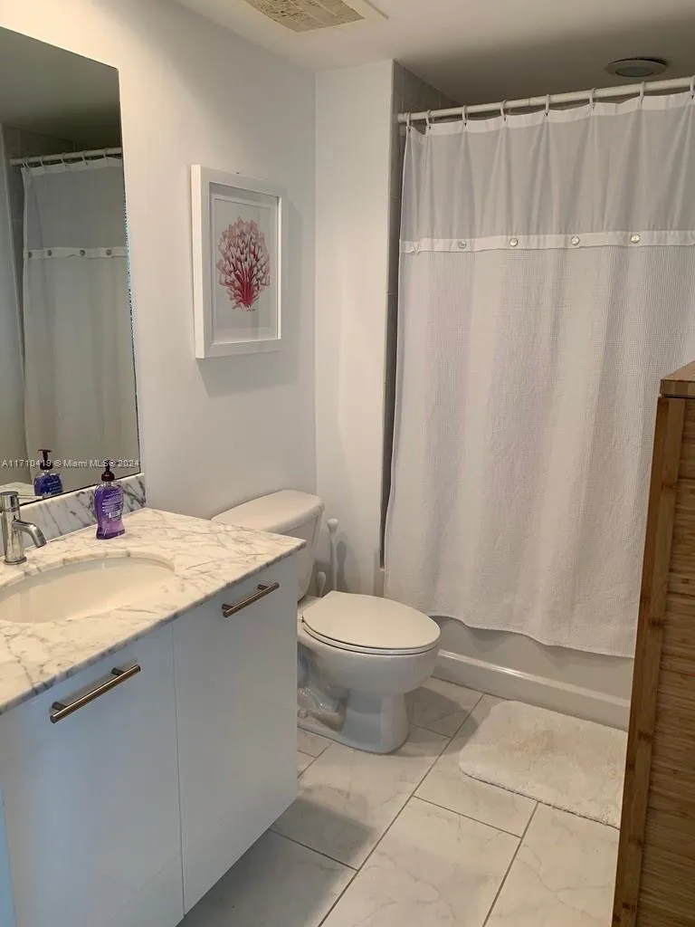 Miami, Florida 33131, United States, 1 Bedroom Bedrooms, ,1 BathroomBathrooms,Residential,Pending,26105